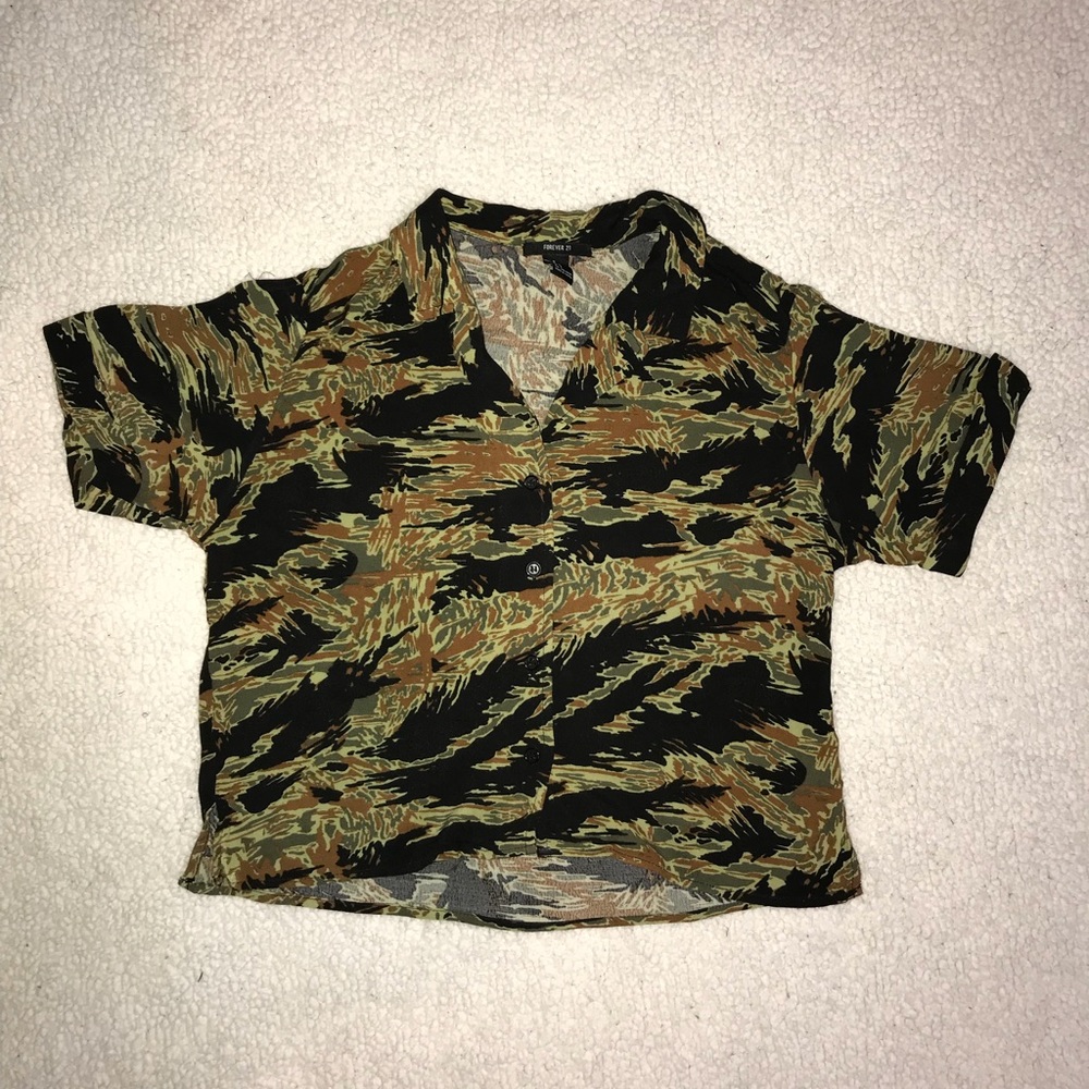 Short sleeve button up